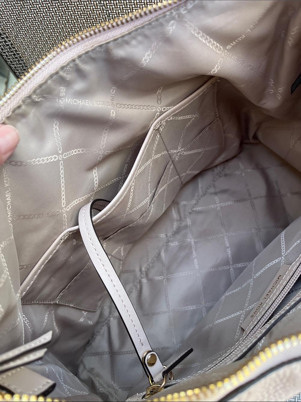 Michael Kors Pebbled Leather Casual Hobo Shoulder Bag in Pale Pink - Picture 6 of 16